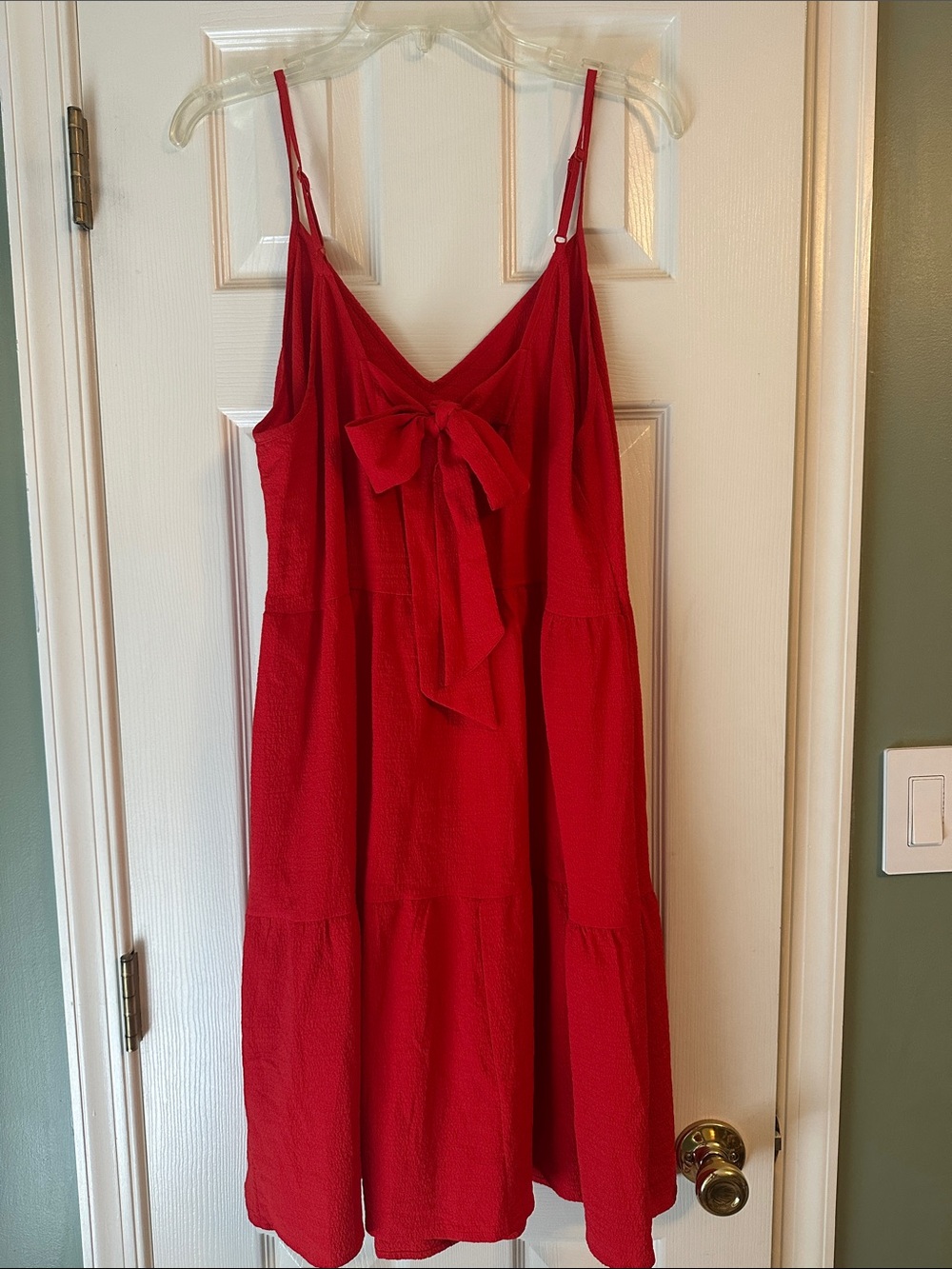 Women's Red V-Neck Tiered Midi Dress - Picture 2 of 2
